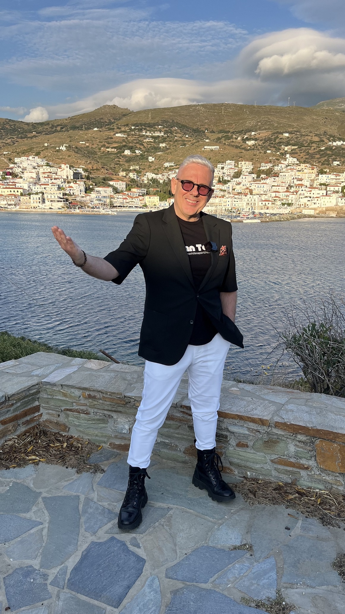 Ο Τάσος Δούσης και οι «ΕΙΚΟΝΕΣ» ταξιδεύουν στην Άνδρο