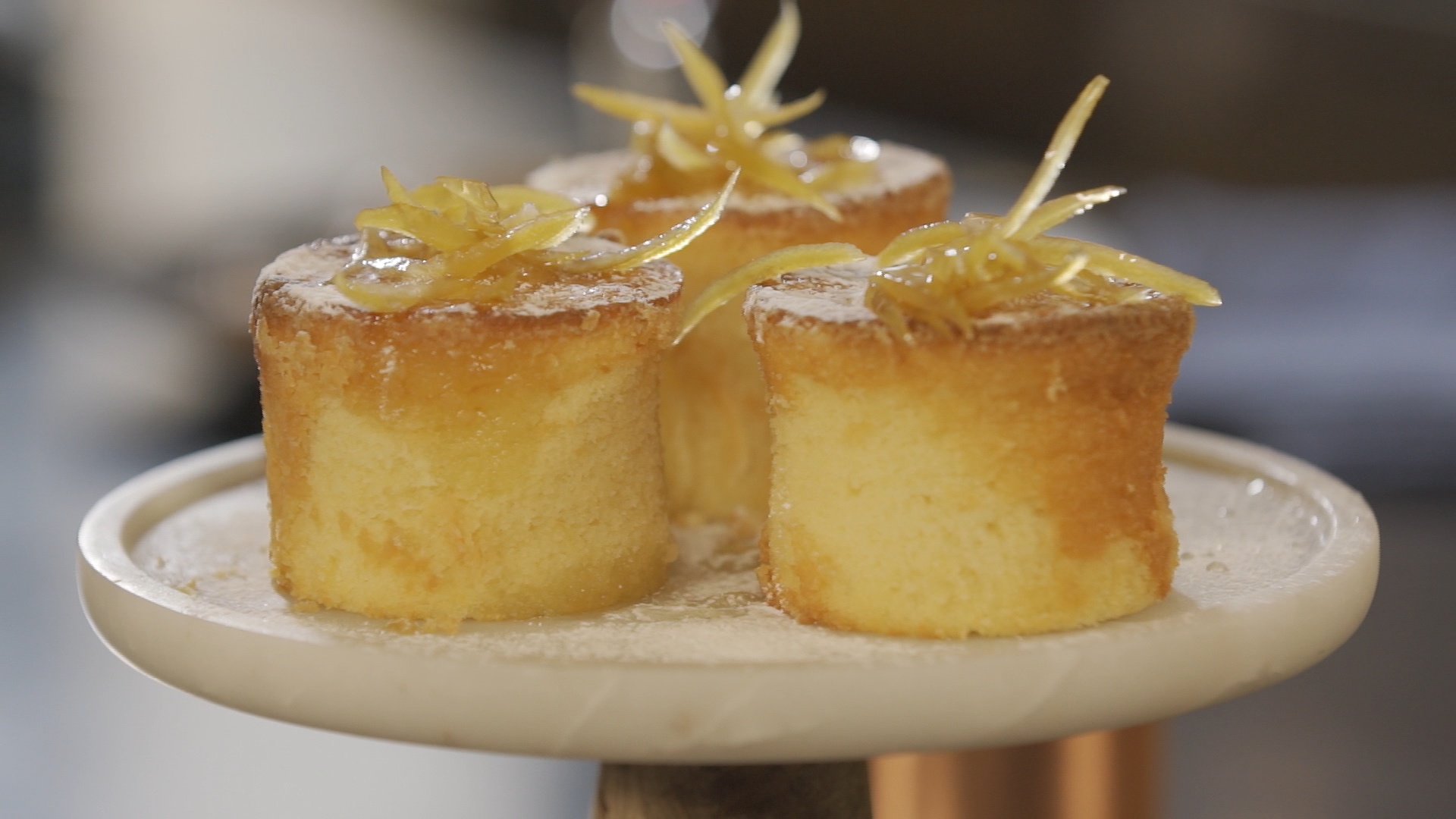 Γλυκές Αλχημείες με τον Στέλιο Παρλιάρο - κέικ λεμονιού με sour cream